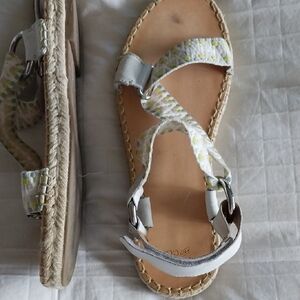 FRYE and CO. Sandals Size 9.5